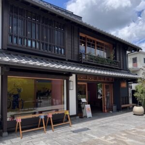クレープとエスプレッソと花小路